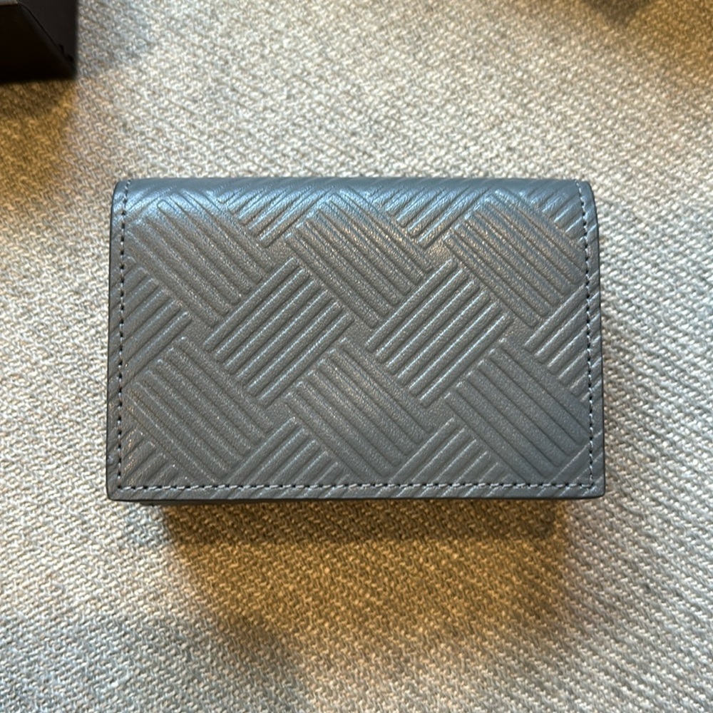 NEW 🔥 Bottega Veneta Men’s Grey Wallet